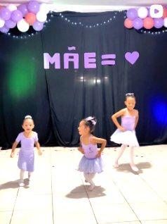 Apresentação das alunas no Dia das Mães